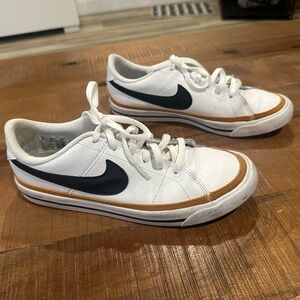 Nike Court Legacy Sneakers
